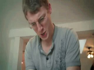 Вот это номер. У парня сами зажигаются руки