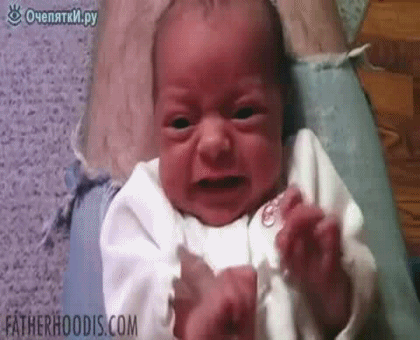 Малыш испугался папиного рычания