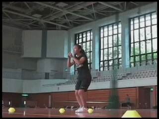 Вот так нужно прыгать на скакалке)