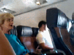 Бабка жжот в самолете 